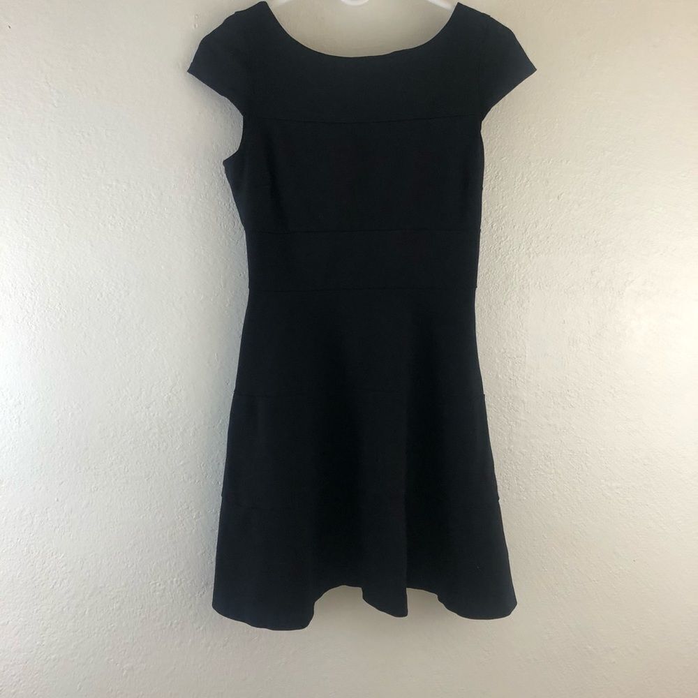 Banana Republic short sleeve round neck black dress size 4P